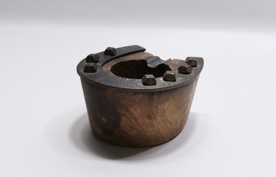 NALLI AT AYAĞI FORMUNDA YAPILMIŞ ANTİKA KÜLLÜK