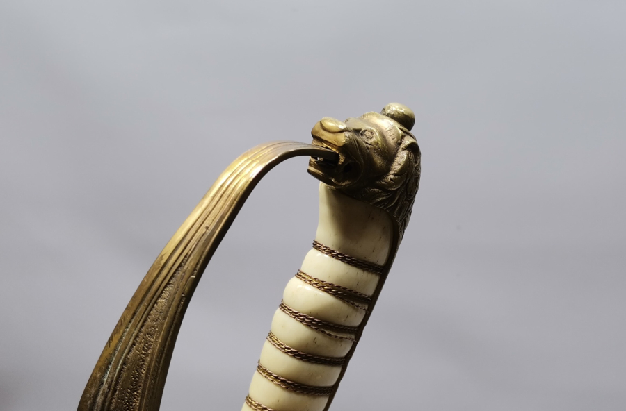 OSMANLI DÖNEMİ KEMİK SAPLI ASLAN BAŞLI SUBAY KILICI