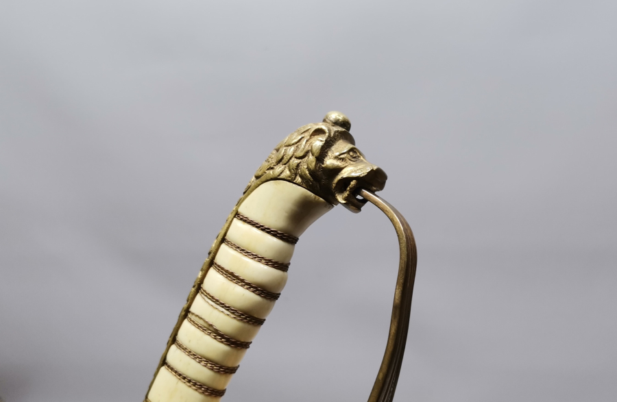 OSMANLI DÖNEMİ KEMİK SAPLI ASLAN BAŞLI SUBAY KILICI