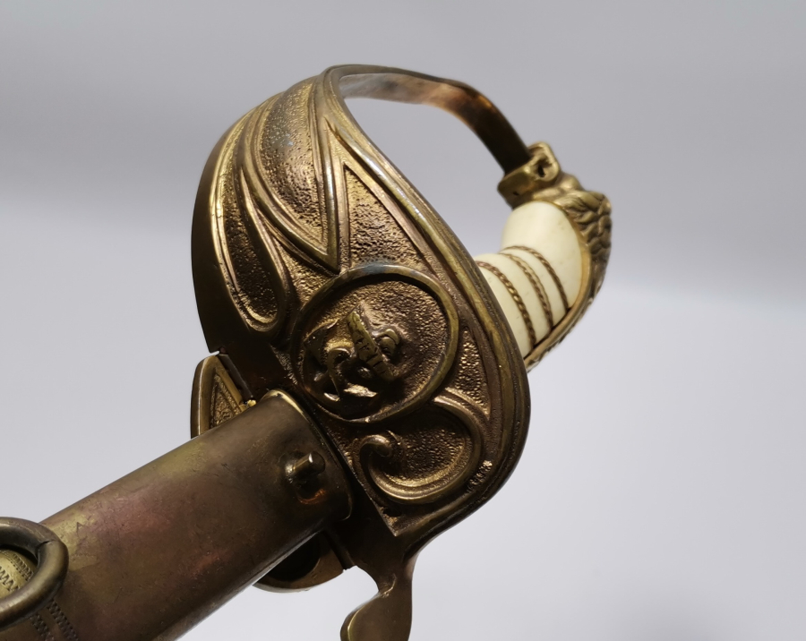 OSMANLI DÖNEMİ KEMİK SAPLI ASLAN BAŞLI SUBAY KILICI