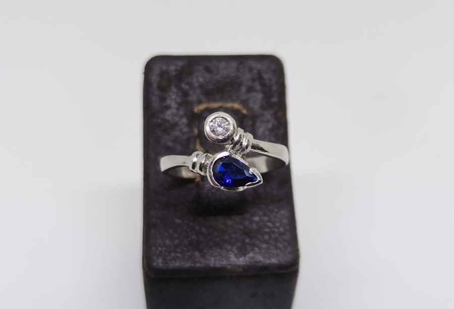 SAFİR VE PIRLANTA TAŞLI YILAN FORMLU ÖZEL YAPIM YÜZÜK