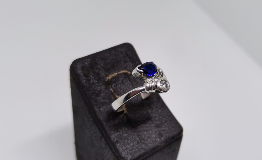 SAFİR VE PIRLANTA TAŞLI YILAN FORMLU ÖZEL YAPIM YÜZÜK