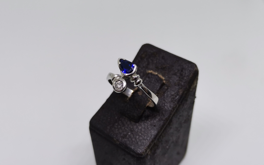 SAFİR VE PIRLANTA TAŞLI YILAN FORMLU ÖZEL YAPIM YÜZÜK