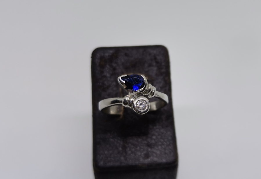 SAFİR VE PIRLANTA TAŞLI YILAN FORMLU ÖZEL YAPIM YÜZÜK