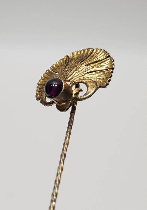 ANTİKA NADİR FORMDA LAL TAŞLI GÜMÜŞ İĞNE BROŞ