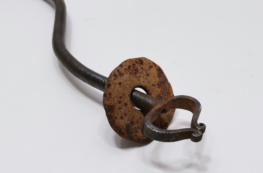 OSMANLI DÖNEMİ YILAN BAŞLI EL DÖVME DEMİR KAĞNI MİLİ