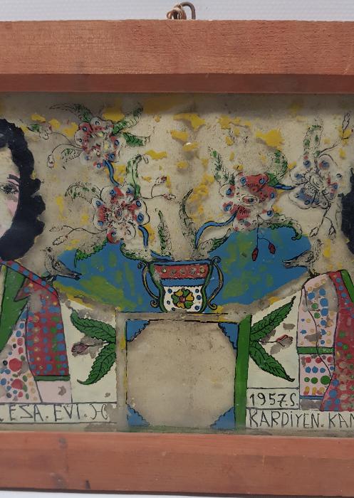 1957 TARİHLİ ÇORUM CEZAEVİ İŞİ CAM ALTI TABLO