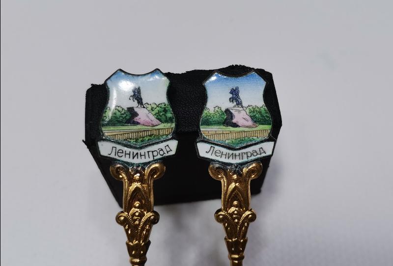 ANTİKA RUS YAPIMI LENİNGRAD GÖRSELLİ MİNELİ BİR ÇİFT ÇAY KAŞIĞI