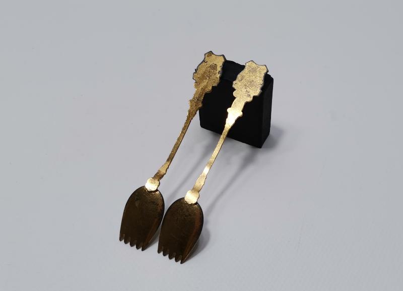 ANTİKA RUS YAPIMI LENİNGRAD GÖRSELLİ MİNELİ BİR ÇİFT ÇAY KAŞIĞI