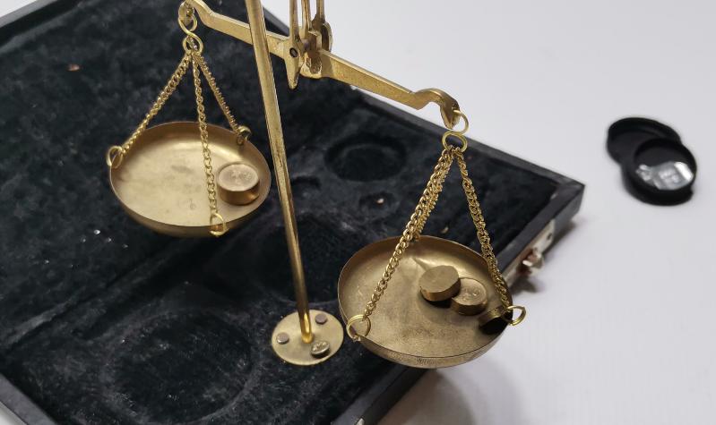 KUTUSUNDA ANTİKA KUYUMCU TERAZİSİ