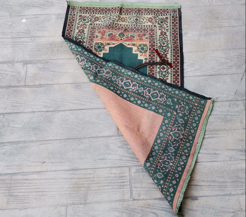 ANTİKA DOKUMA SECCADE VE TESPİHİ