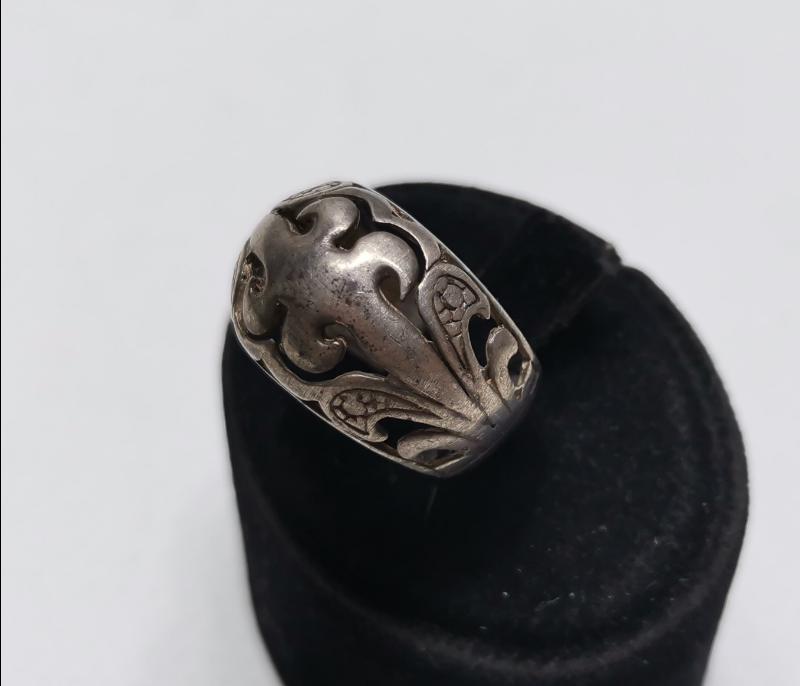 FARKLI FORMDA ANTİKA GÜMÜŞ YÜZÜK