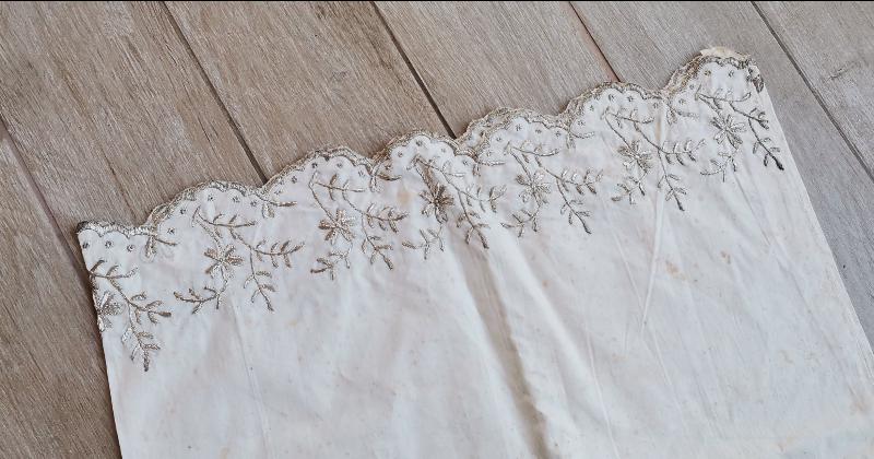 OSMANLI DÖNEMİ GÜMÜŞ TEL KIRMA İŞÇİLİKLİ YASTIK 