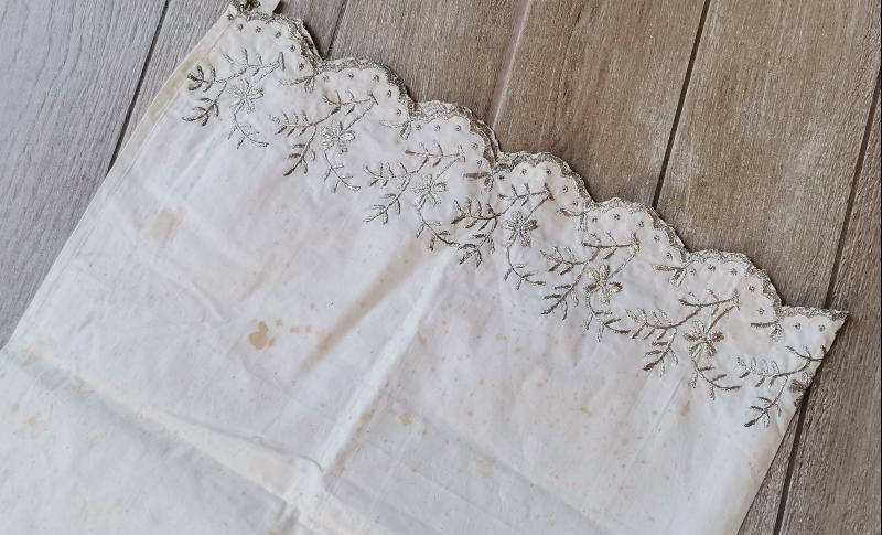 OSMANLI DÖNEMİ GÜMÜŞ TEL KIRMA İŞÇİLİKLİ YASTIK 