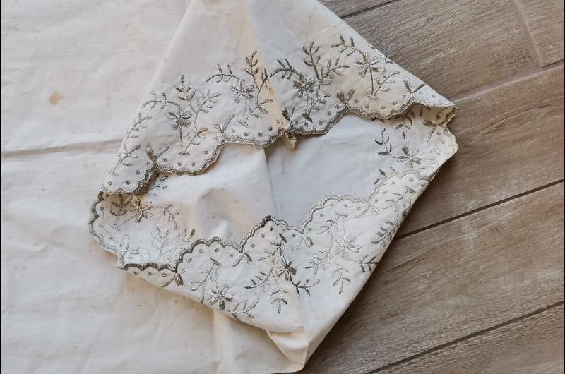 OSMANLI DÖNEMİ GÜMÜŞ TEL KIRMA İŞÇİLİKLİ YASTIK 