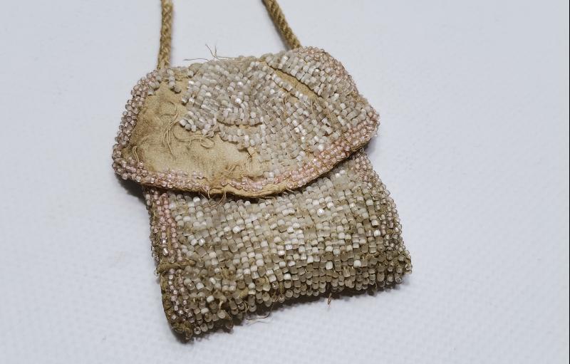 OSMANLI DÖNEMİ ÜZERİ BONCUK İŞLEME BOZUK PARA ÇANTASI