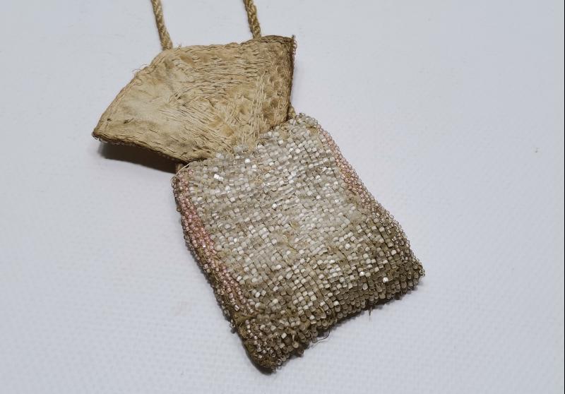 OSMANLI DÖNEMİ ÜZERİ BONCUK İŞLEME BOZUK PARA ÇANTASI