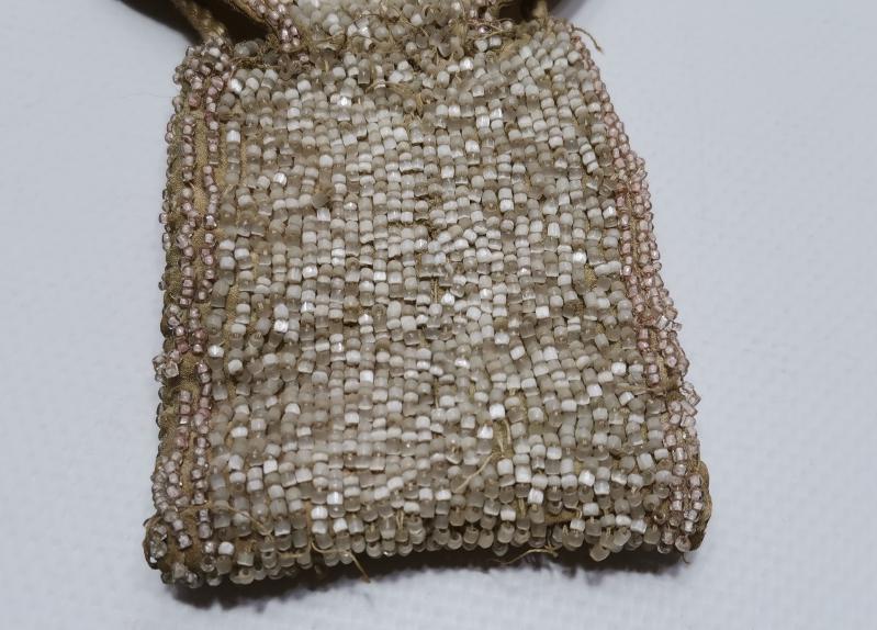 OSMANLI DÖNEMİ ÜZERİ BONCUK İŞLEME BOZUK PARA ÇANTASI