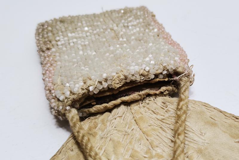 OSMANLI DÖNEMİ ÜZERİ BONCUK İŞLEME BOZUK PARA ÇANTASI