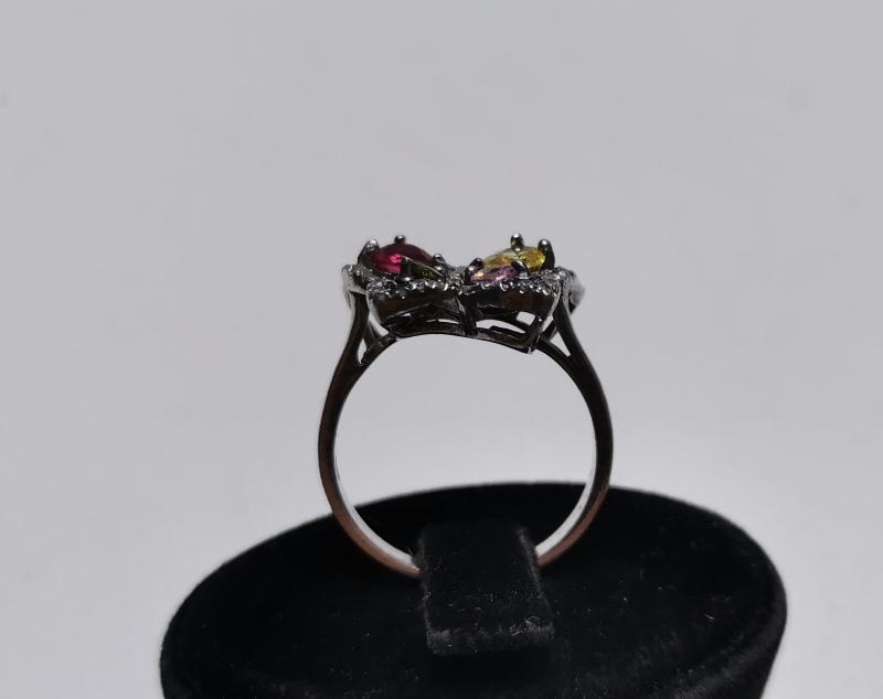 RENKLİ TAŞLARLA SÜSLÜ GÜMÜŞ YÜZÜK