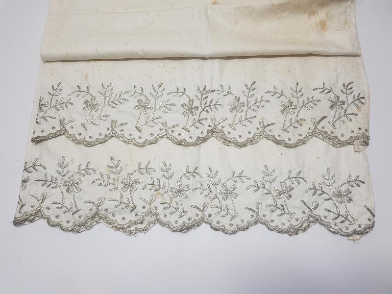 OSMANLI DÖNEMİ GÜMÜŞ TEL KIRMA İŞÇİLİKLİ YASTIK 