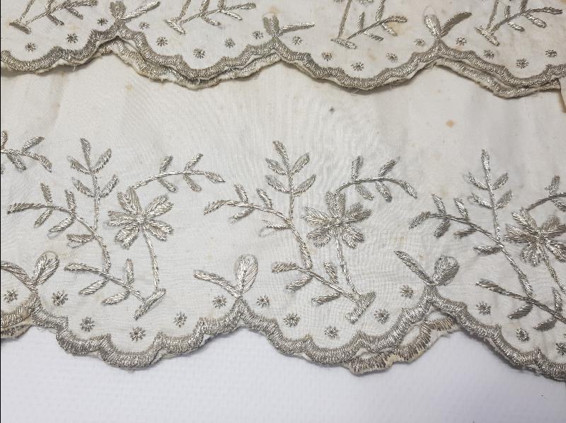 OSMANLI DÖNEMİ GÜMÜŞ TEL KIRMA İŞÇİLİKLİ YASTIK 