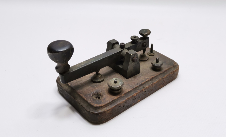 1. DÜNYA SAVAŞI DÖNEMİ BOYNUZ TUTMAÇLI TELGRAF MANÜPLESİ