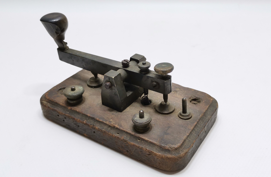 1. DÜNYA SAVAŞI DÖNEMİ BOYNUZ TUTMAÇLI TELGRAF MANÜPLESİ