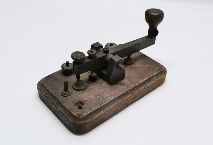 1. DÜNYA SAVAŞI DÖNEMİ BOYNUZ TUTMAÇLI TELGRAF MANÜPLESİ