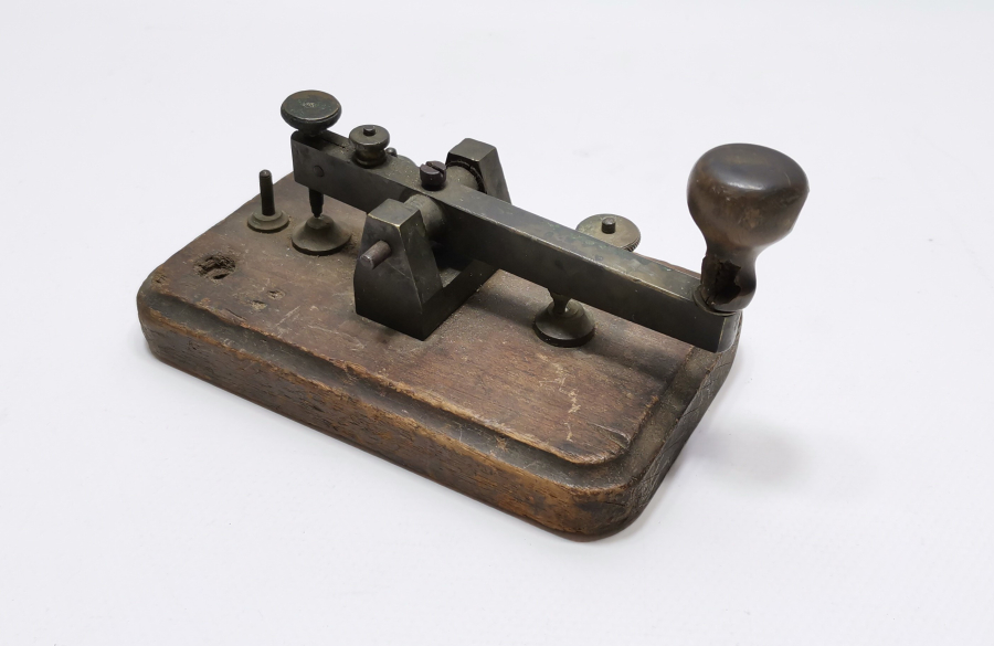 1. DÜNYA SAVAŞI DÖNEMİ BOYNUZ TUTMAÇLI TELGRAF MANÜPLESİ