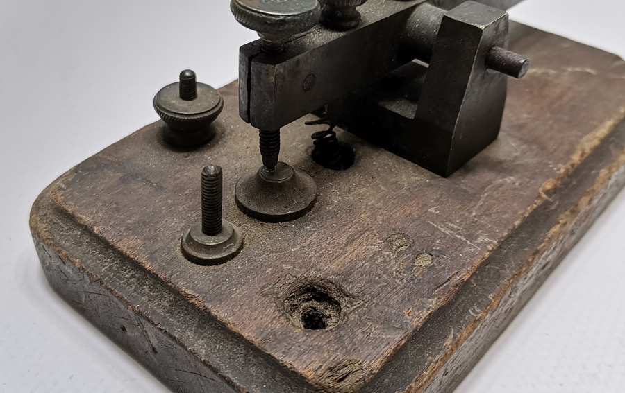 1. DÜNYA SAVAŞI DÖNEMİ BOYNUZ TUTMAÇLI TELGRAF MANÜPLESİ