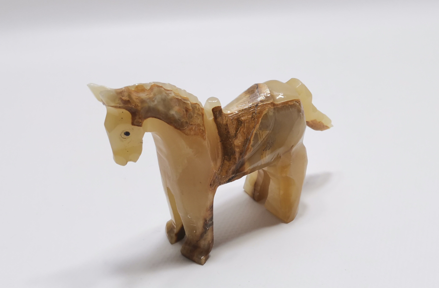 AKİK TAŞINDAN YAPILMIŞ ANTİKA AT FİGÜRÜ