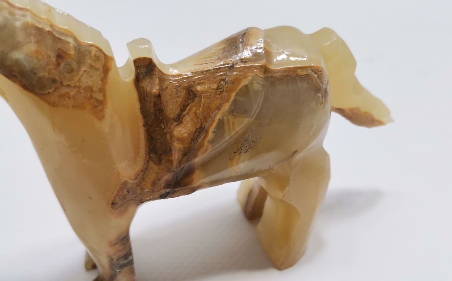 AKİK TAŞINDAN YAPILMIŞ ANTİKA AT FİGÜRÜ