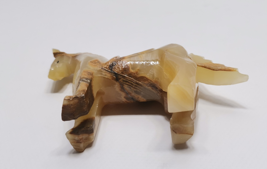 AKİK TAŞINDAN YAPILMIŞ ANTİKA AT FİGÜRÜ