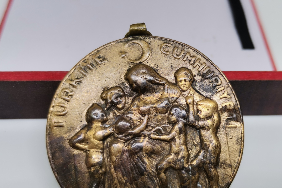 CUMHURİYET BAŞLARI NADİR ANNELİK MADALYASI