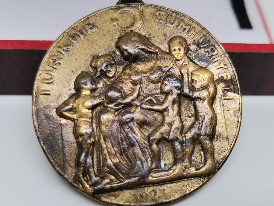 CUMHURİYET BAŞLARI NADİR ANNELİK MADALYASI