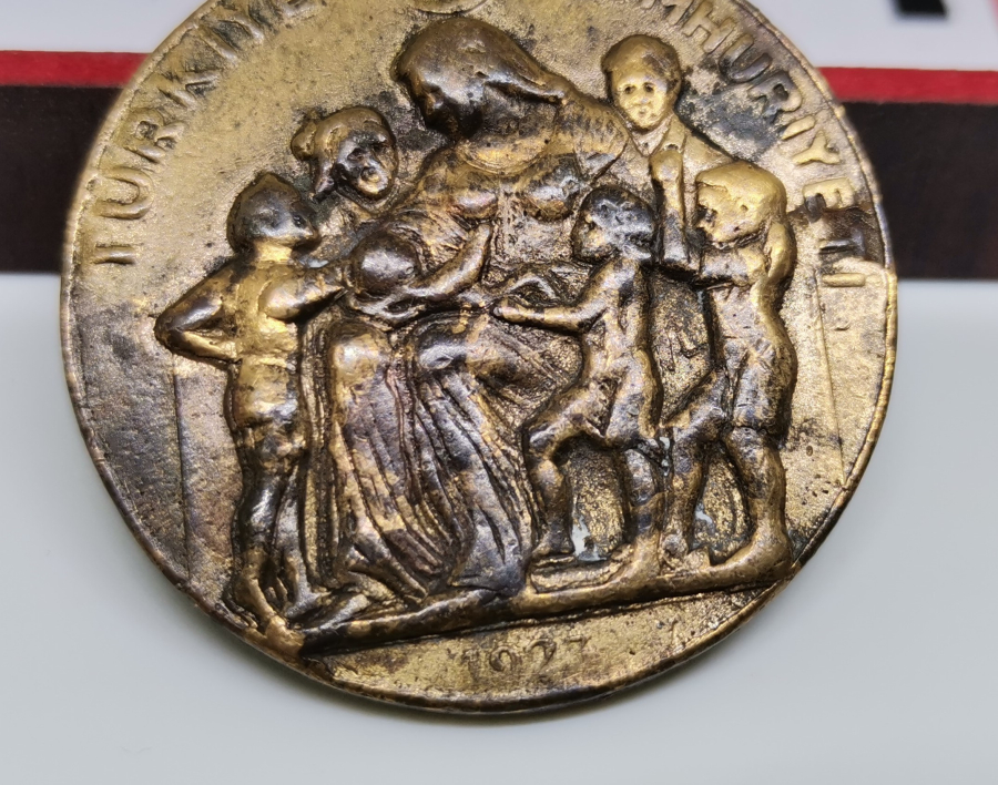 CUMHURİYET BAŞLARI NADİR ANNELİK MADALYASI