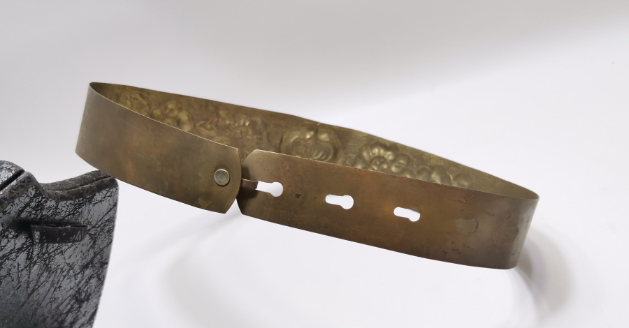 KABARTMA İŞÇİLİKLİ ANTİKA BİNDALLI KEMERİ