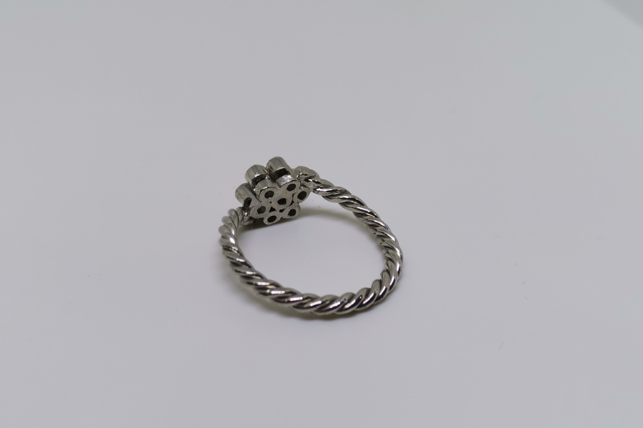 PAPATYA MODEL PIRLANTA TAŞLI YÜZÜK