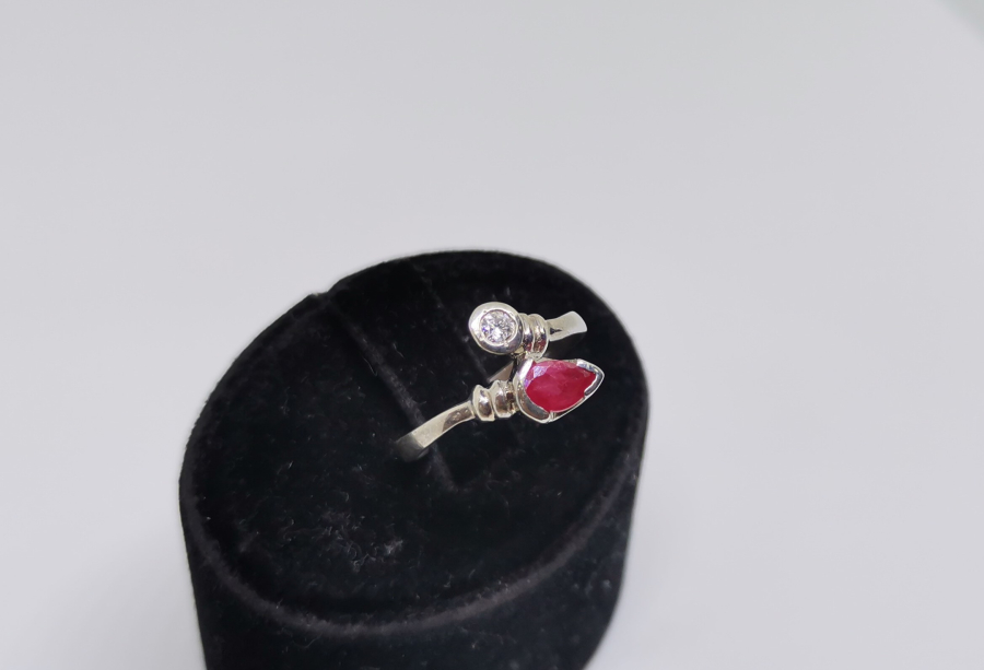 SAFİR VE PIRLANTA TAŞLI YILAN FORMLU ÖZEL YAPIM YÜZÜK