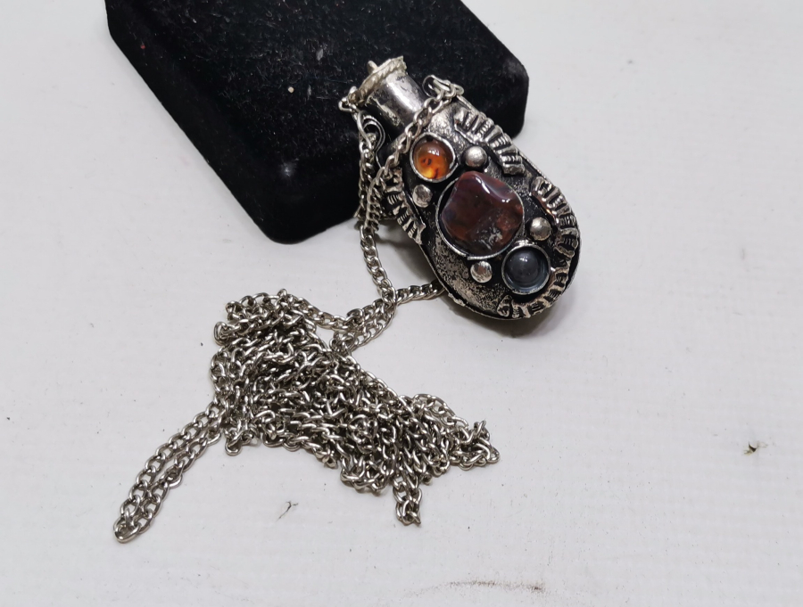 ÜZERİ AKİK TAŞLI GÜMÜŞ KAPLAMA ANTİKA KOLYE KOKULUK