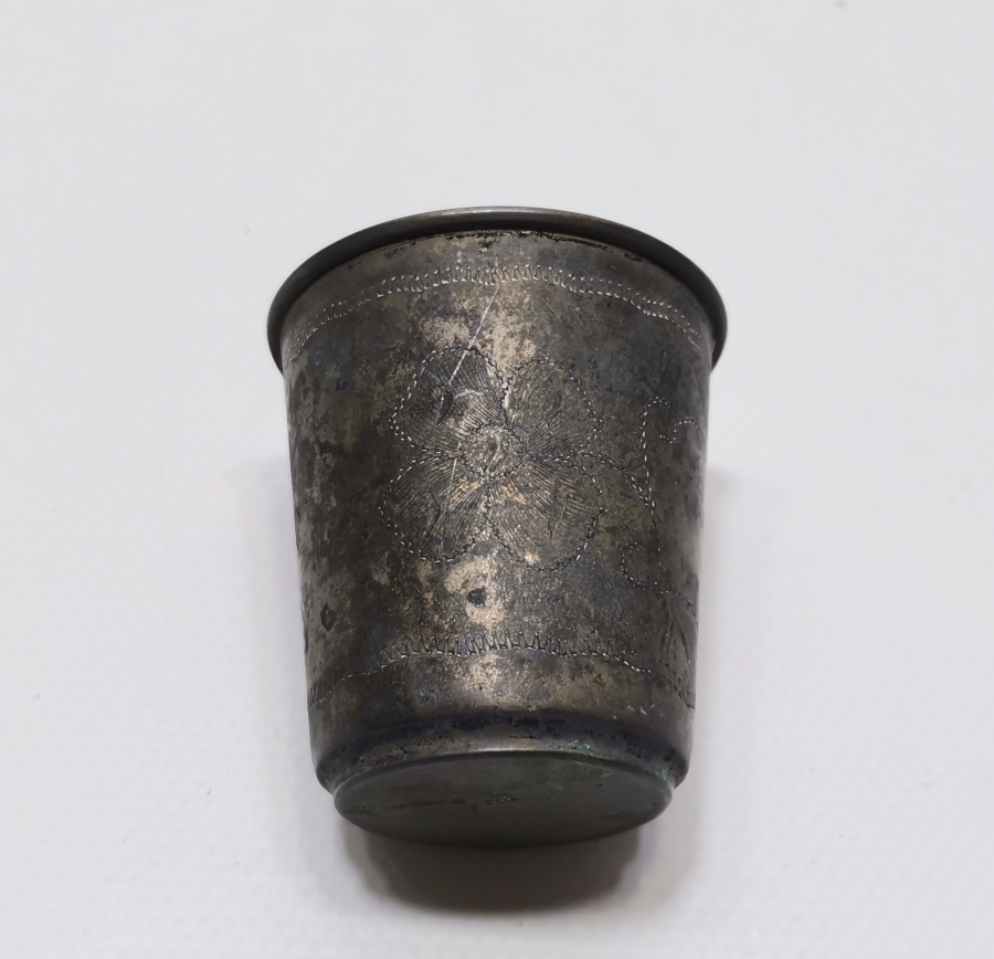 ÜZERİ KALEM İŞÇİLİKLİ ANTİKA GÜMÜŞ BARDAK