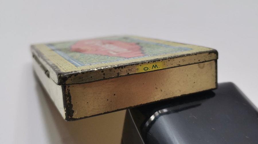 ÜZERİ OSMANLICA YAZILI OSMANLI DÖNEMİ TÜTÜN TABAKASI