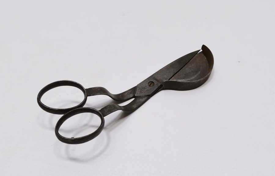 1800 BAŞLARI NADİR FORMDA MUM MAKASI