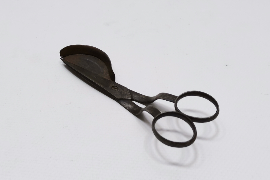 1800 BAŞLARI NADİR FORMDA MUM MAKASI