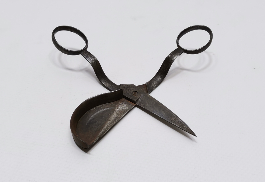 1800 BAŞLARI NADİR FORMDA MUM MAKASI