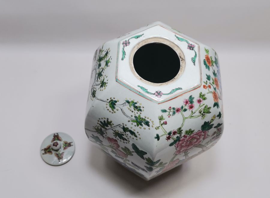 1900 BAŞLARI EL BOYAMA ALTI DAMGALI NADİR ÇİN VAZO