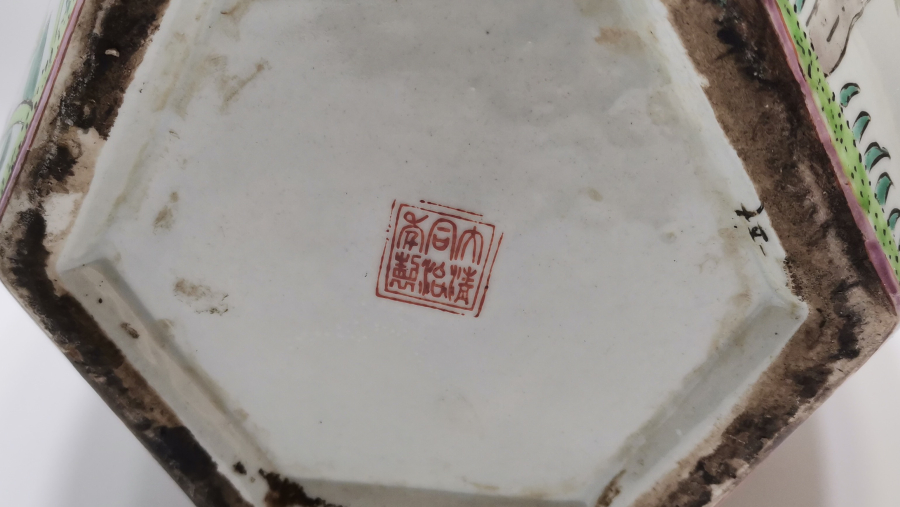 1900 BAŞLARI EL BOYAMA ALTI DAMGALI NADİR ÇİN VAZO