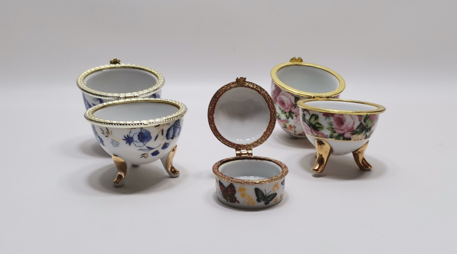 ANTİKA PORSELEN MÜCEVHER KUTUSU LOTU