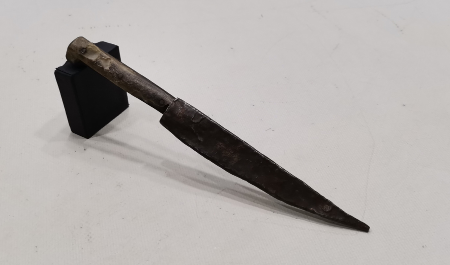 BOYNUZ SAPLI VE KINLI BURSA KAMASI